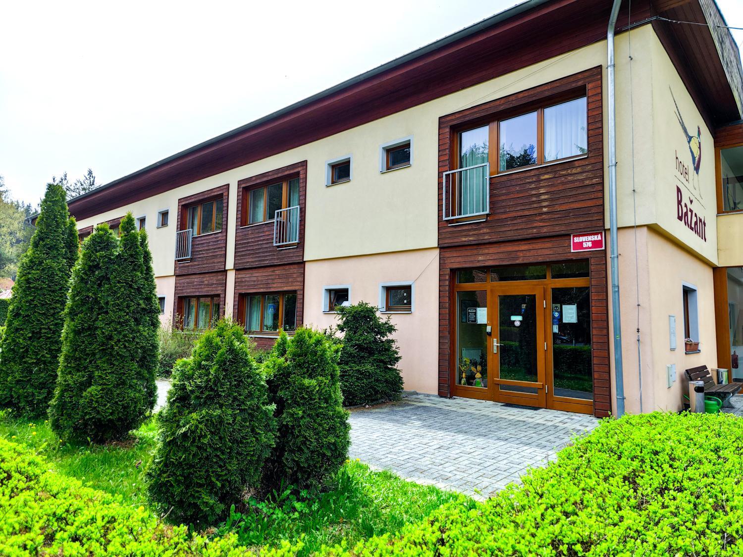 Hotel Bazant KLV Exterior foto